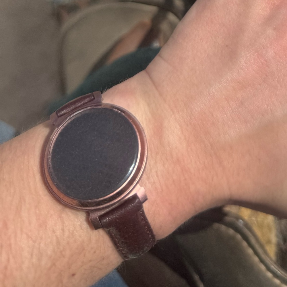 garmin lily, rose gold round smartwatch with burgundy leather band